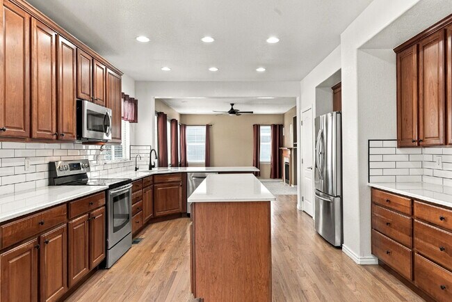 Building Photo - 3-Bedroom Home + Separate Office & Loft | 3-Car Garage