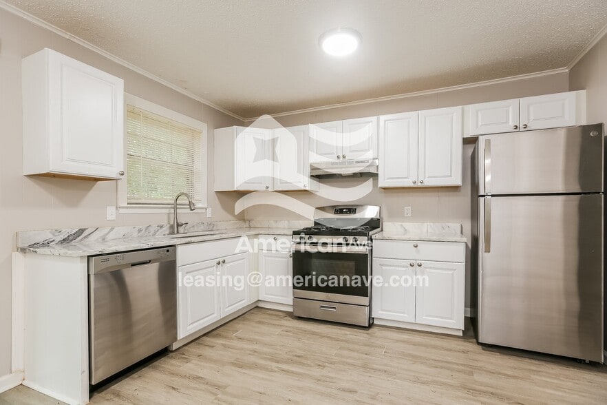 Building Photo - 9601 Comstock Rd