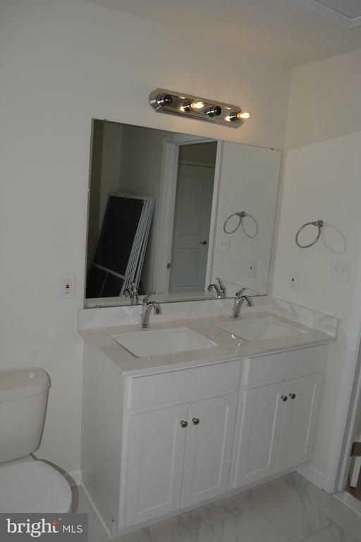 Building Photo - 7631 Ridge Ave