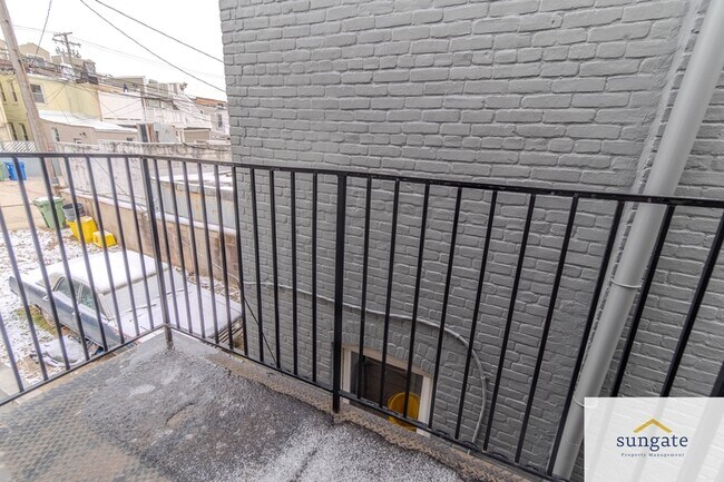 Building Photo - 1125 S Clinton St