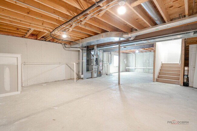 Building Photo - 178 W Hampton Dr
