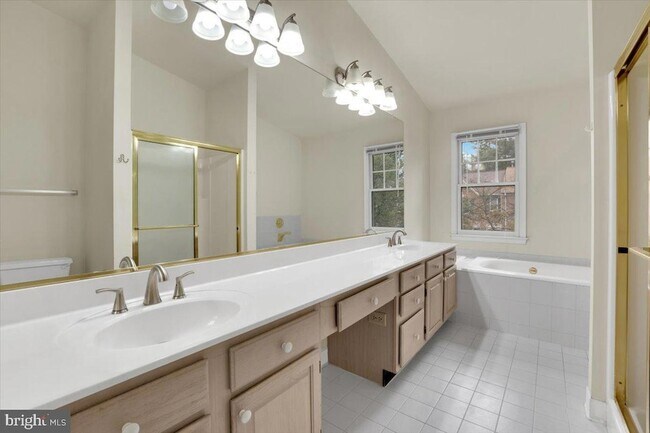 Building Photo - 2904 Oakton Crest Pl
