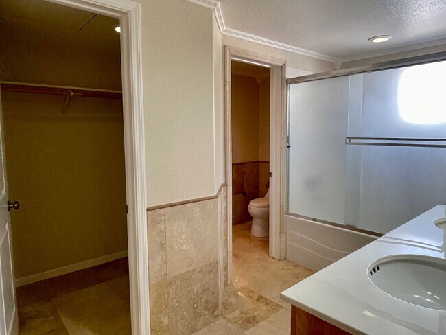 Building Photo - Clean, Classic Contemporary 3 Bedroom + 2 Bath Townhouse Style Home Near Downtown Campbell & Will...