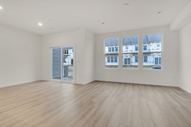 Building Photo - 5913 Hawkweed Dr