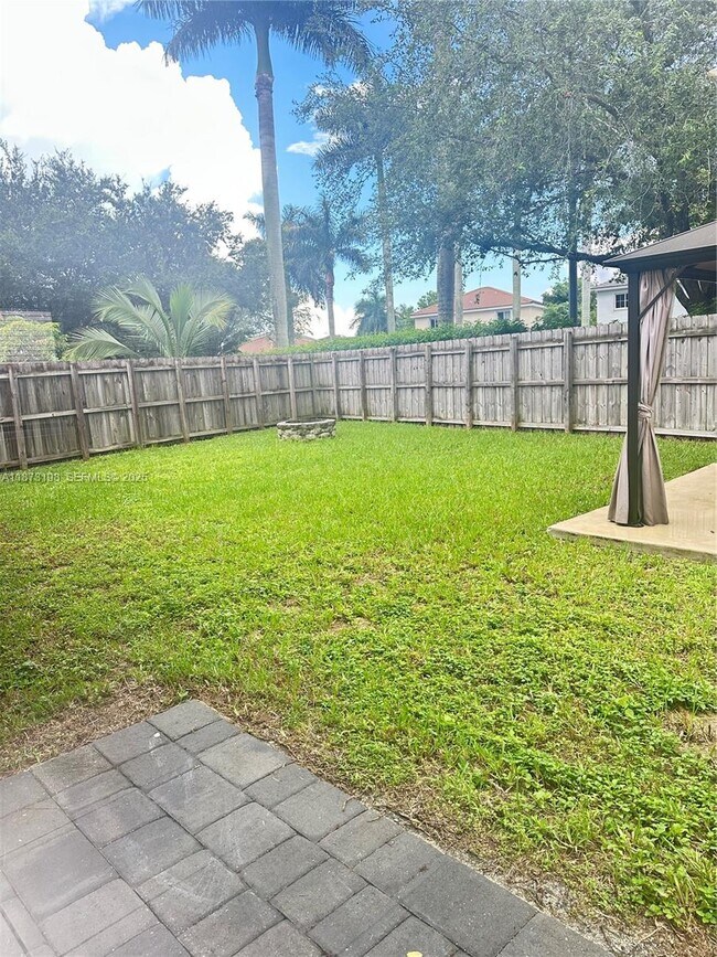 Building Photo - 3114 SE 3rd Dr