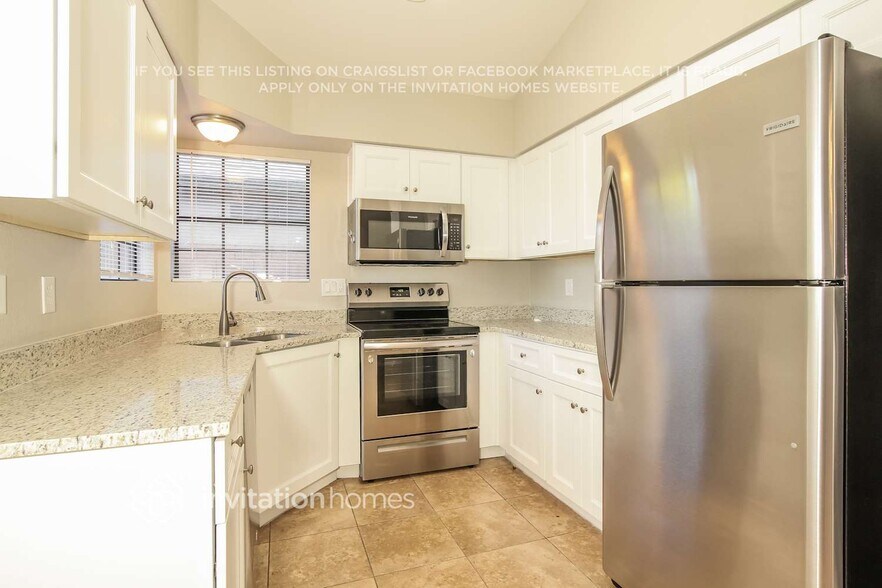 Building Photo - 1502 E Rosemonte Dr