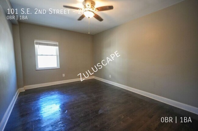 Building Photo - 101 SE 2nd St