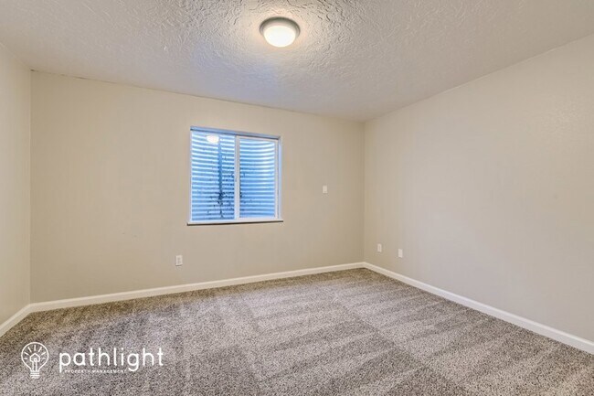 Building Photo - 115 N 42nd Ave