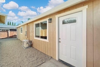 Building Photo - 1378 Windsor Way