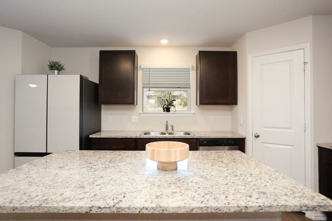 Building Photo - 1153 Barn Swallow Wy