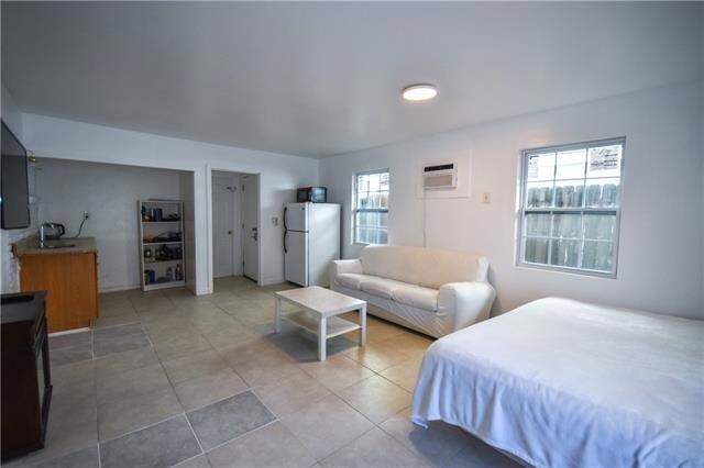 Building Photo - 1015 Roselawn St