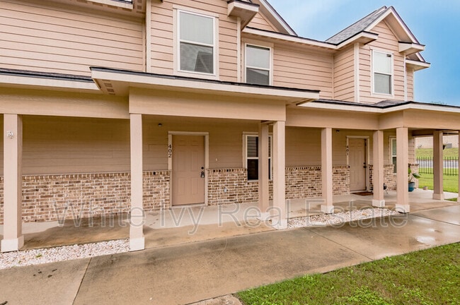 Building Photo - Avenue Townhomes