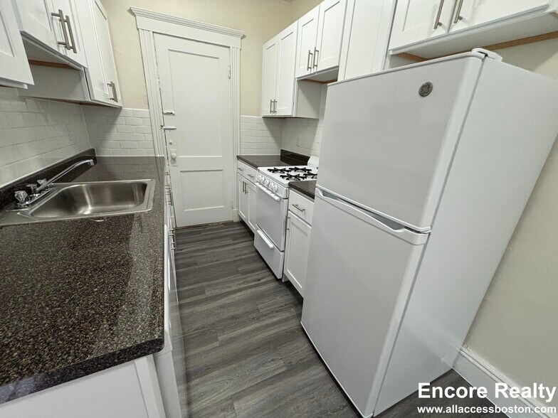 Primary Photo - 462 Park Dr