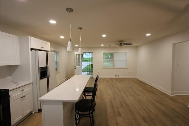 Building Photo - 3533 Larkspur Terrace