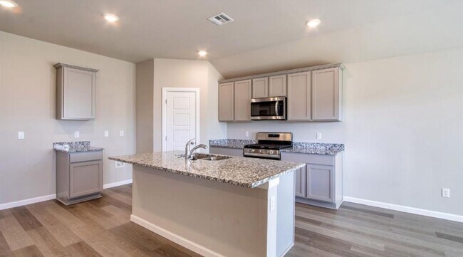 Building Photo - 10521 SW 41st St