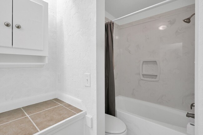 Building Photo - 3 W Woodtimber Ct