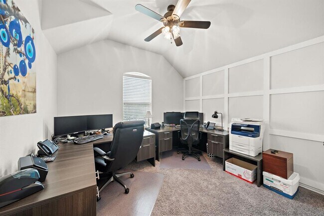 Building Photo - 23706 Via Viale Dr