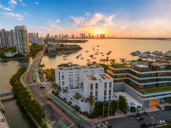 Building Photo - 1701 Sunset Harbour Dr