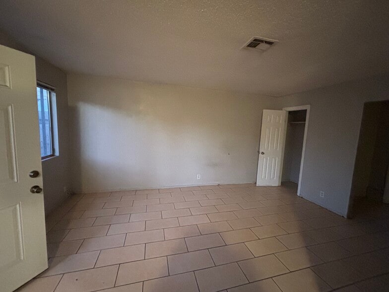 Building Photo - 2428 Statz St