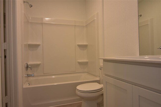 Building Photo - 373 Keefer