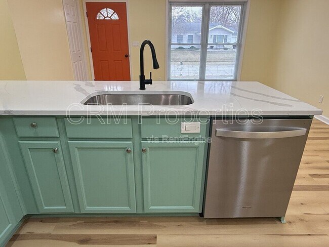 Building Photo - 808 Maumee Dr