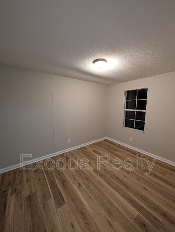 Building Photo - 45 Castle Wood