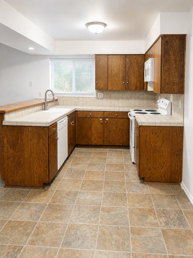 Building Photo - 6741 Cherrywood Cir