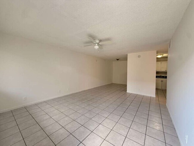 Building Photo - Large 2-1 apartment with central air