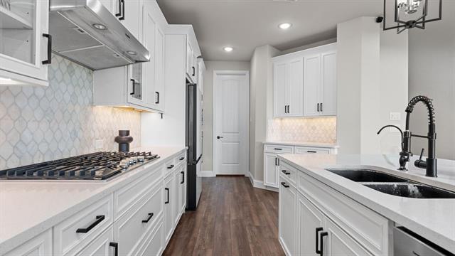 Building Photo - 2333 Willow Garden Dr