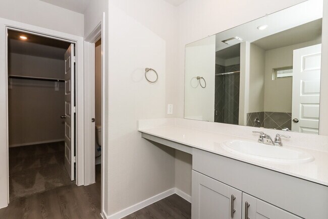 Building Photo - 17335 Ridge Dr