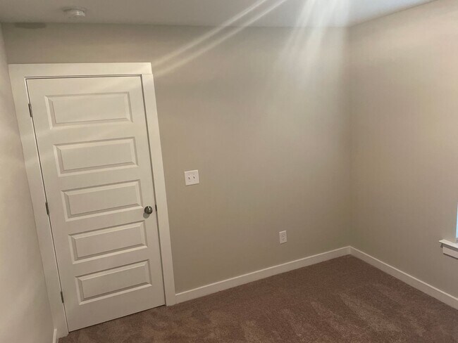 Building Photo - Home for Rent in Oak Grove, AL!!! Available to View Now!