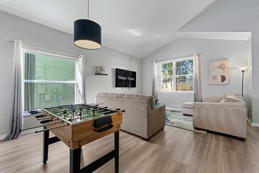 Building Photo - 453 Scrub Jay Way