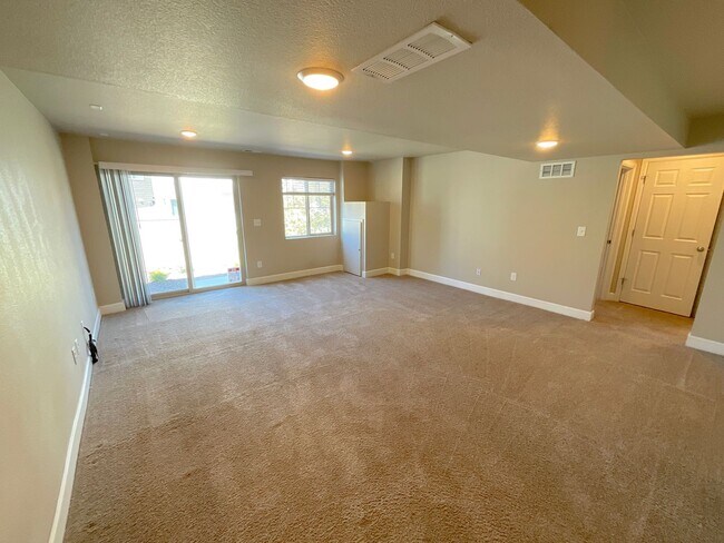 Building Photo - 3 Bedroom Home Available Near Marksheffel ...