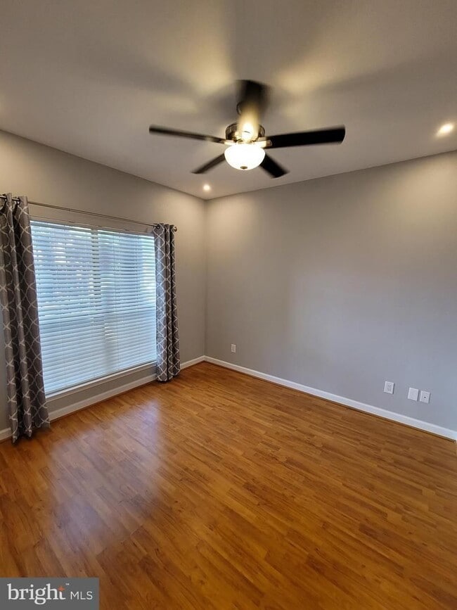 Building Photo - Charming 1BR/1BA Condo in Sought-After Penderbrook Square