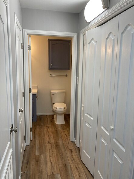 Building Photo - 910 English Ave