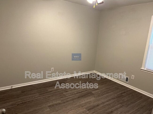 Building Photo - 252B N Mcdonough Rd