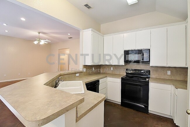 Building Photo - 302 Aspen Ct W