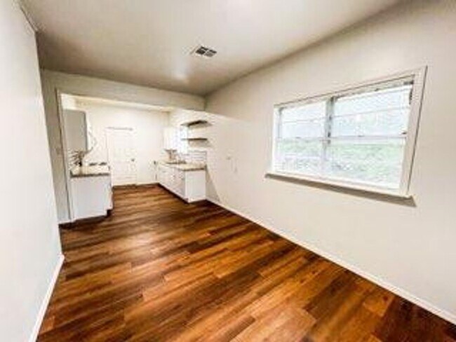 Building Photo - Charming Renovated Three Bedroom Home in Oilton