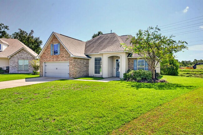 Building Photo - 15034 Belhaven St