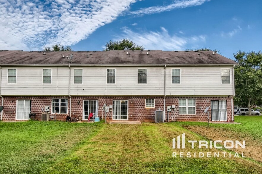 Building Photo - 1740 Formosa Ln