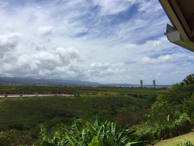 Building Photo - Waipio Gentry: 2 Bed, 2 Bath, 1 Pkg Townho...