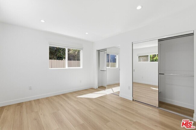 Building Photo - 5411 Troost Ave