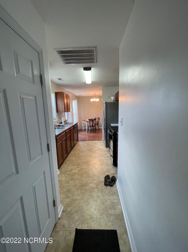 Building Photo - 303 Brittney Ct