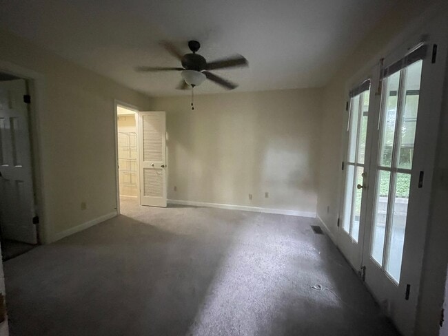 Building Photo - 107 Herbert St