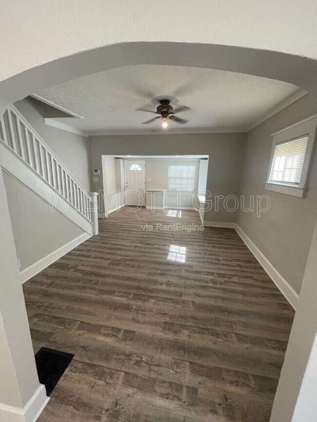 Building Photo - 324 N Linwood Ave