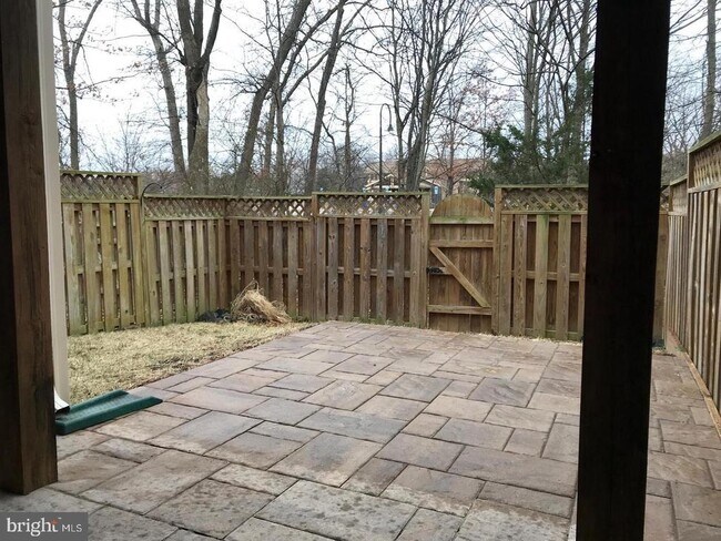 Building Photo - 21927 Windy Oaks Square