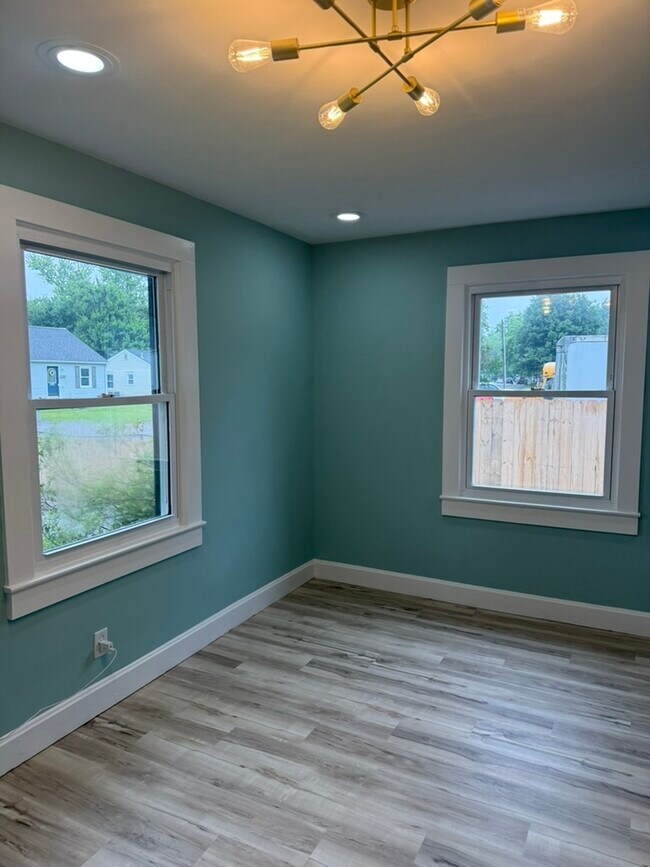 Building Photo - 3007 Daviess St