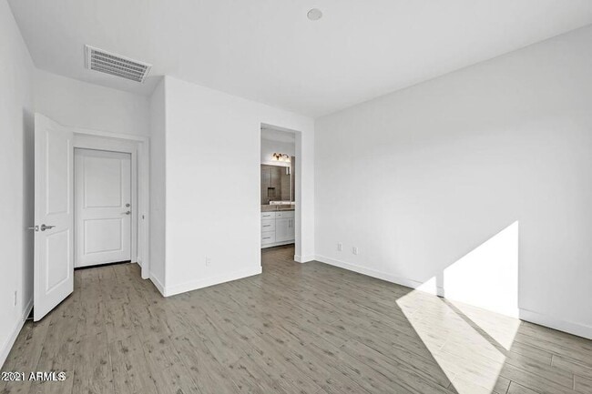 Building Photo - 12459 W Cabrillo Dr
