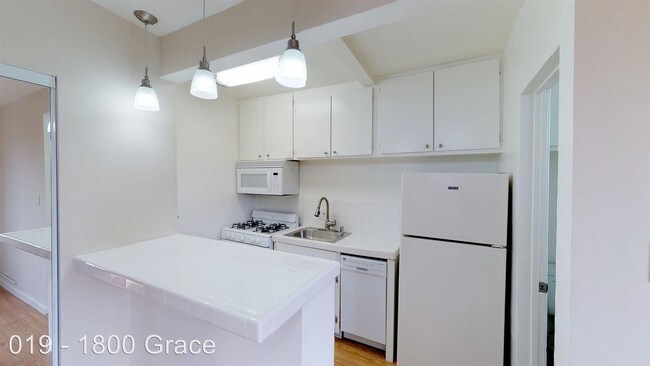 Building Photo - 1800 Grace Ave