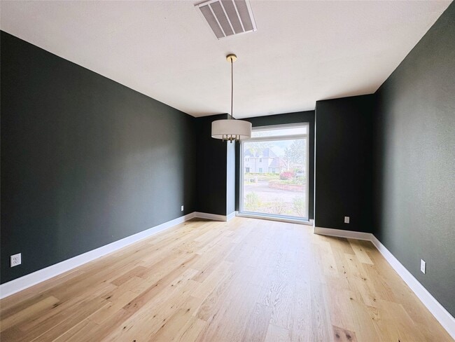 Building Photo - 3202 La Quinta Dr